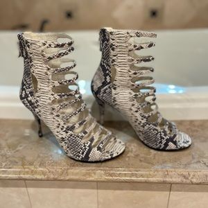 New, without tags. Sticker mark left on bottom when removed. Size 9.5